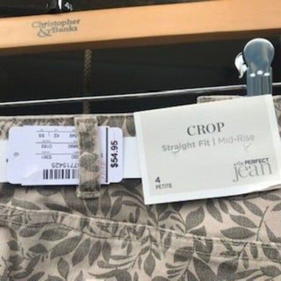 Petite Jeans . Size: 4 Petite Crop . Floral Pattern . Shape Fit - Mid Rise Jeans - Picture 3 of 3